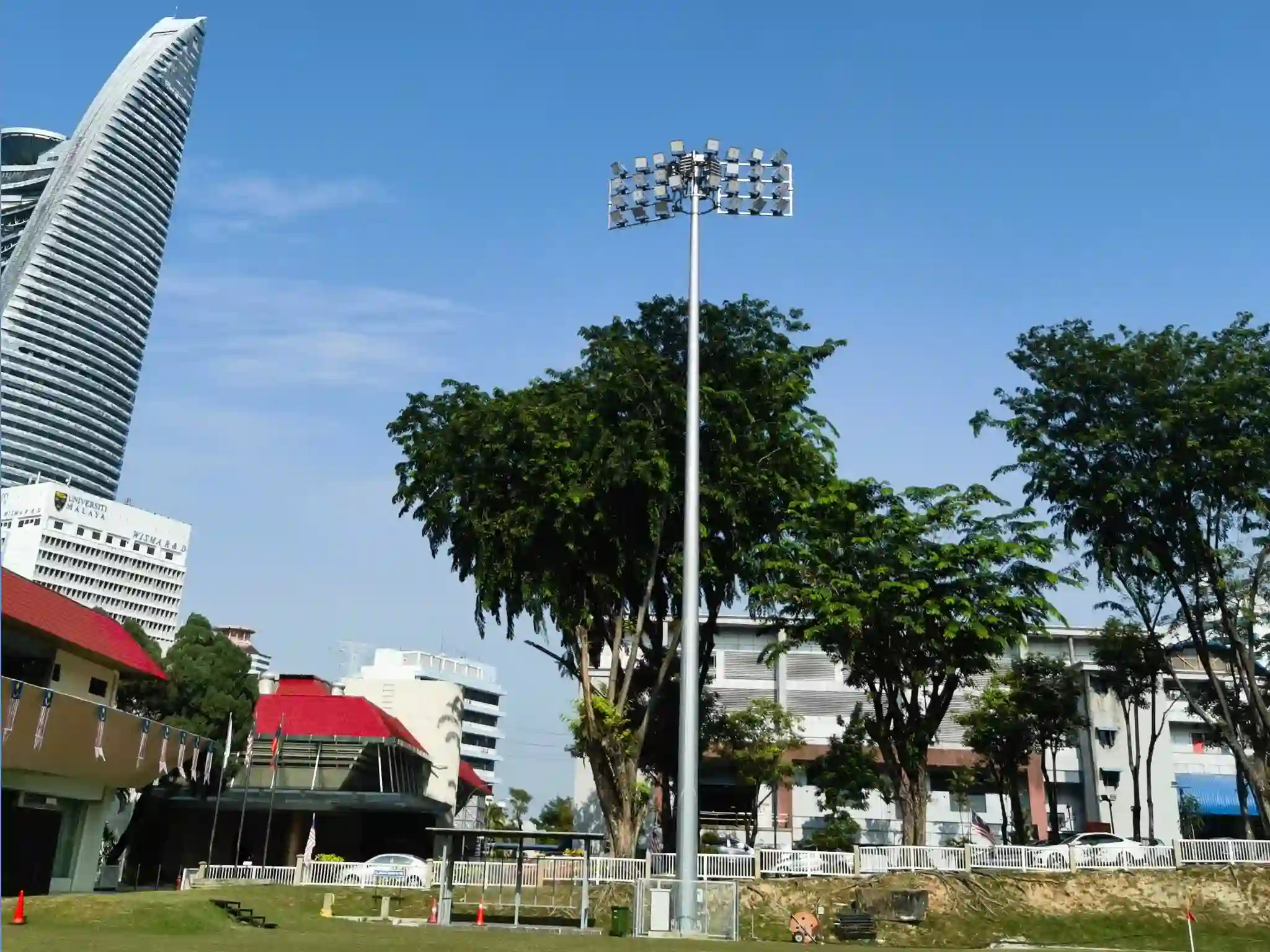 Centralized power cabinet for the sports lighting installation